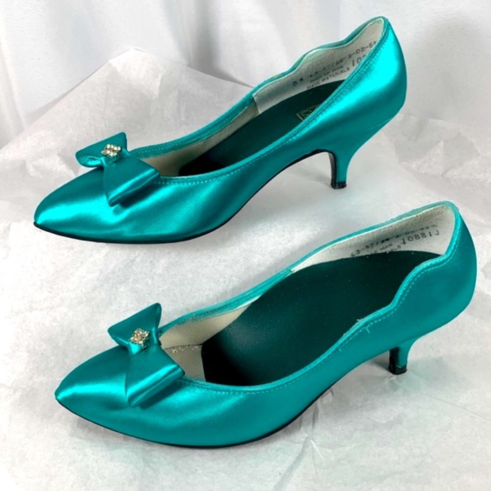 KINNEY turquoise/teal pumps